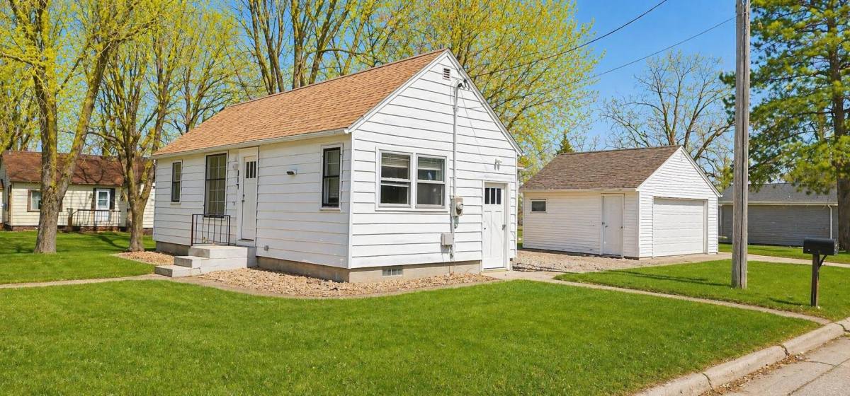 House for rent at 117 3rd Ave, Spicer, MN 56288
