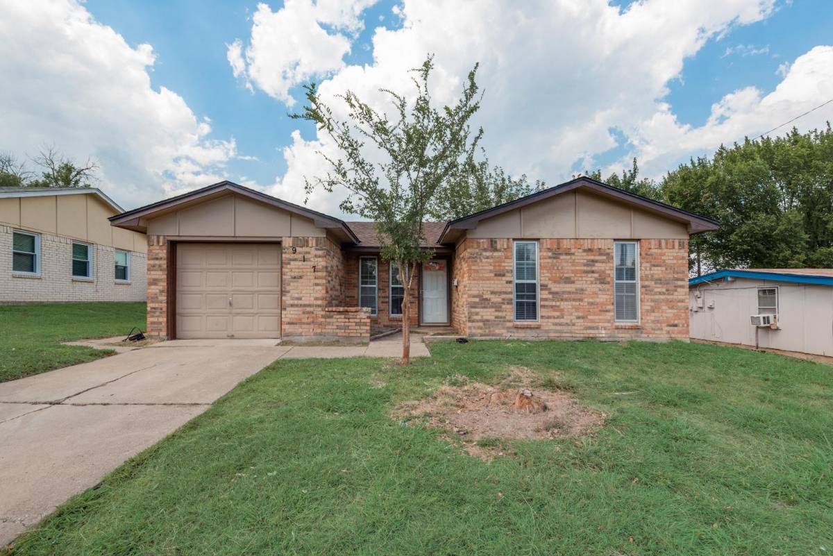 House for rent at 917 Piedmont Dr, Garland, TX 75040