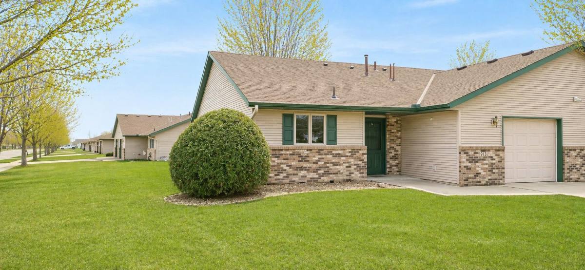 Townhouse for rent at 913 Richland Ave SW, Willmar, MN 56201