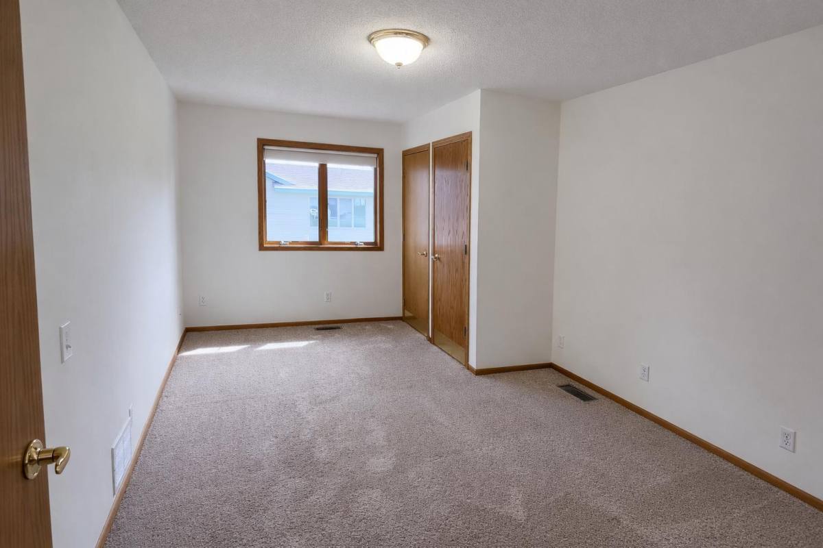 Townhouse for rent at 913 Richland Ave SW, Willmar, MN 56201