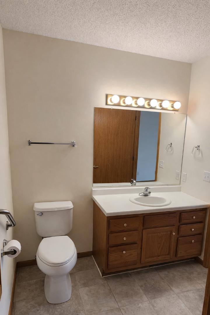 Townhouse for rent at 913 Richland Ave SW, Willmar, MN 56201