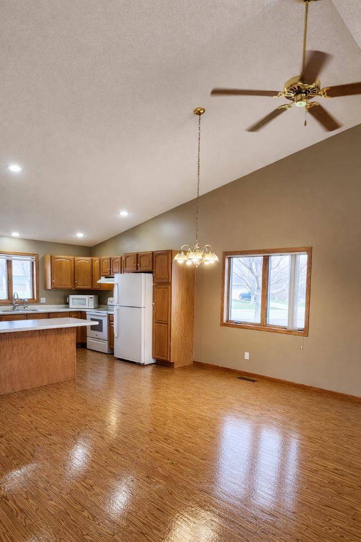 Townhouse for rent at 913 Richland Ave SW, Willmar, MN 56201