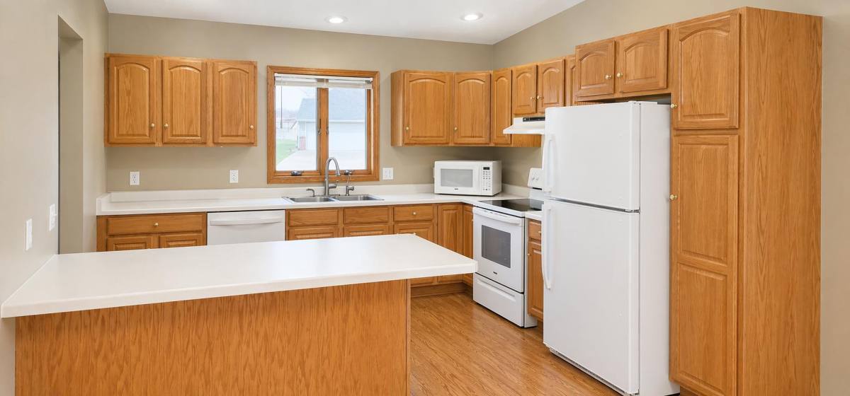 Townhouse for rent at 913 Richland Ave SW, Willmar, MN 56201