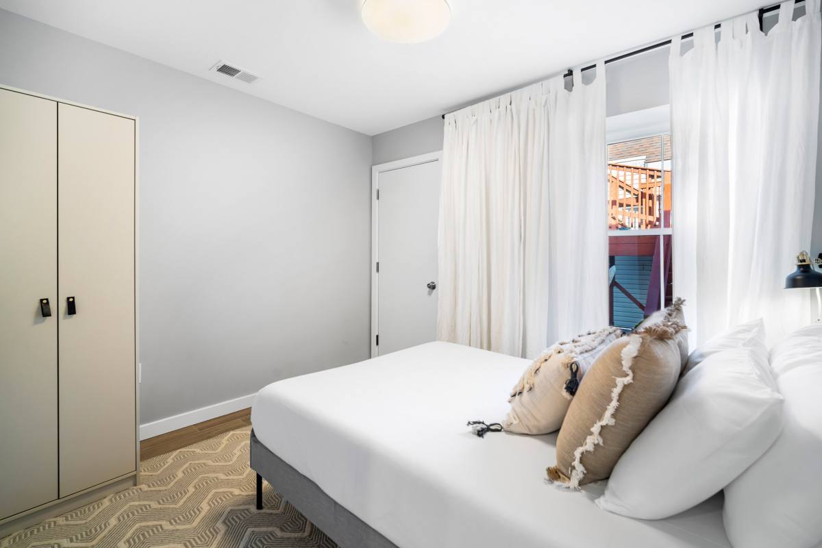 Apartment for rent at 21 Albany Ave #3, Atlantic City, NJ 08401