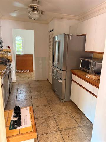 House for rent at 401 Warrren Lane, Key Biscayne, FL 33149