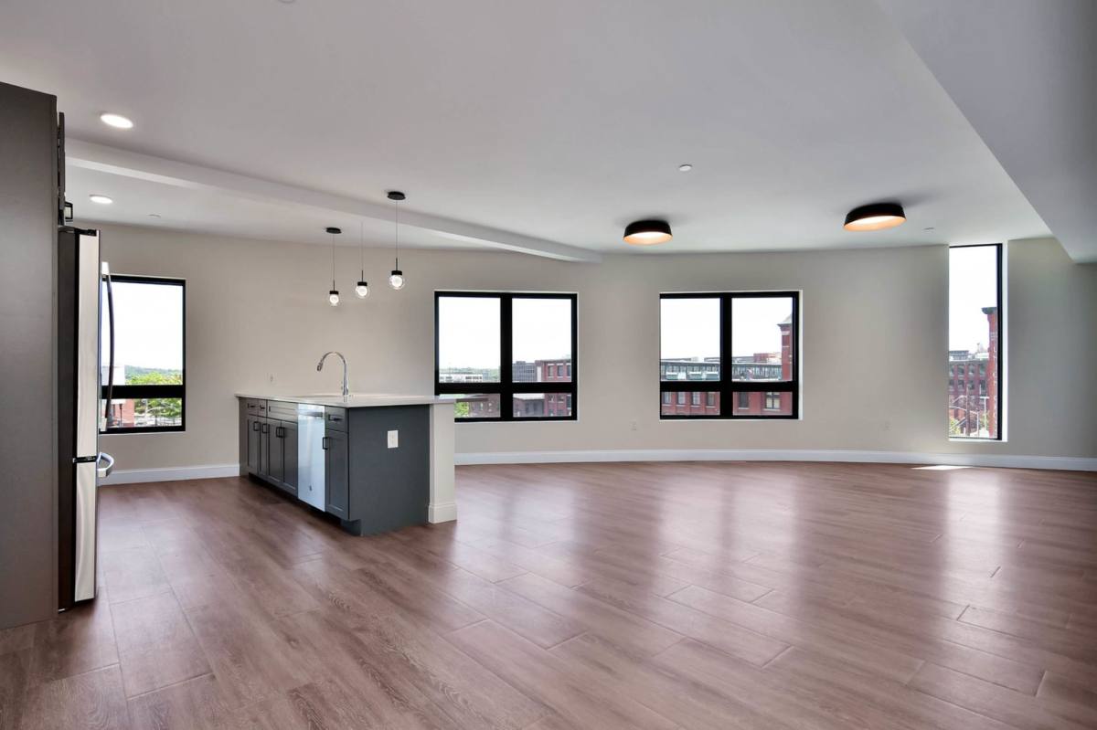 Apartment for rent at 215 Canal St, Lawrence, MA 01840