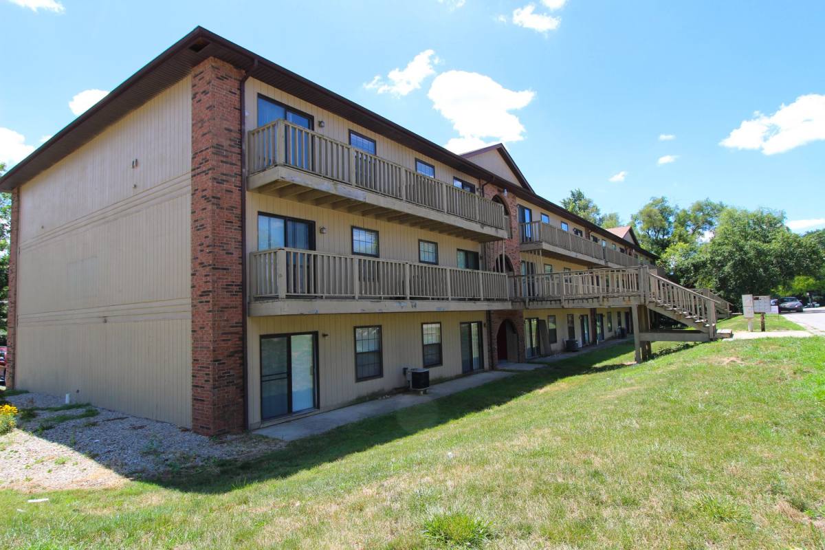 Apartment for rent at 1001 W Wayne St, Muncie, IN 47303