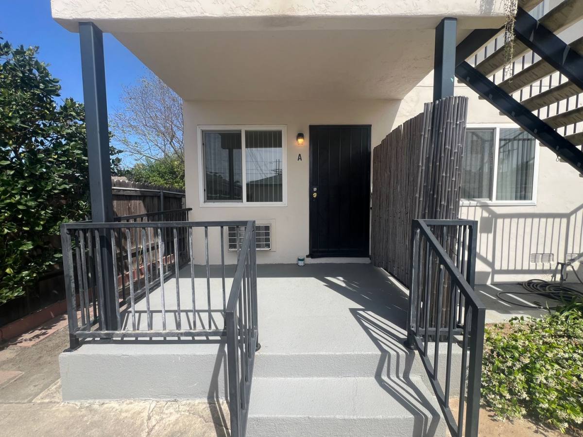 Apartment for rent at 4869-71 Pine St, La Mesa, CA 91942