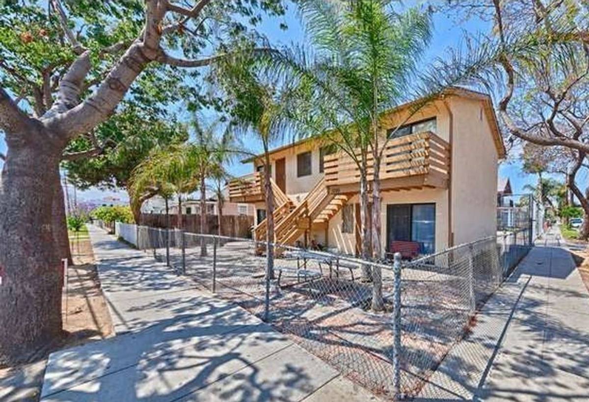 Apartment for rent at 1095 Orange Ave, Long Beach, CA 90813