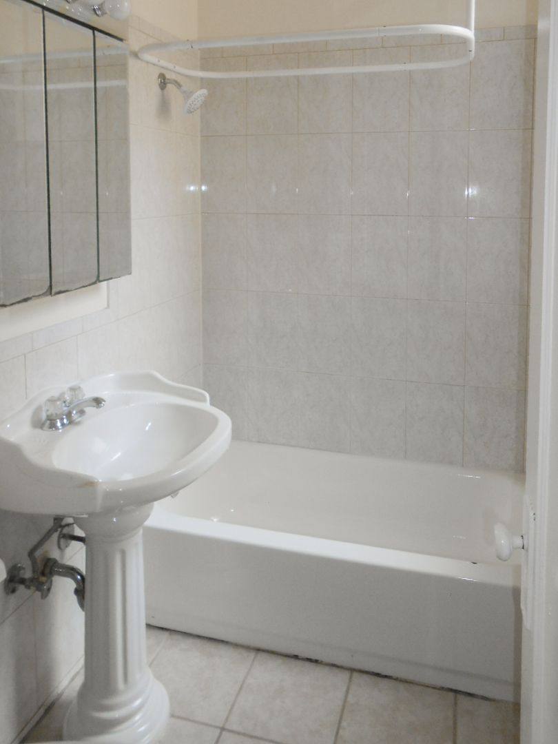 Apartment for rent at 2200 W Foster Ave, Chicago, IL 60625