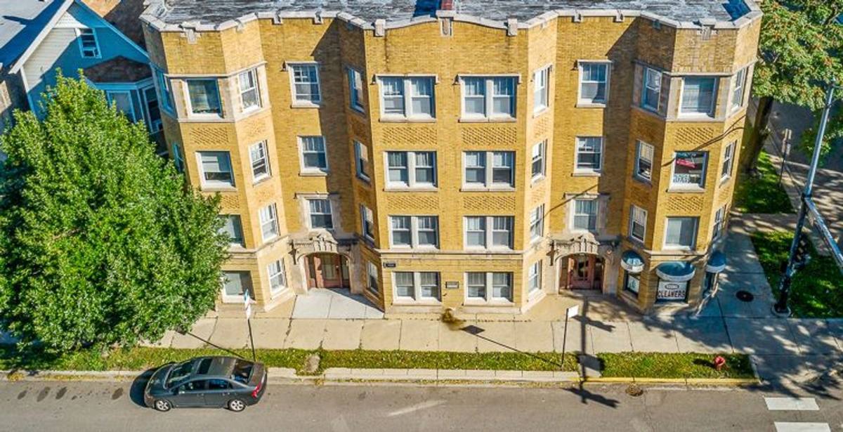 Apartment for rent at 2200 W Foster Ave, Chicago, IL 60625
