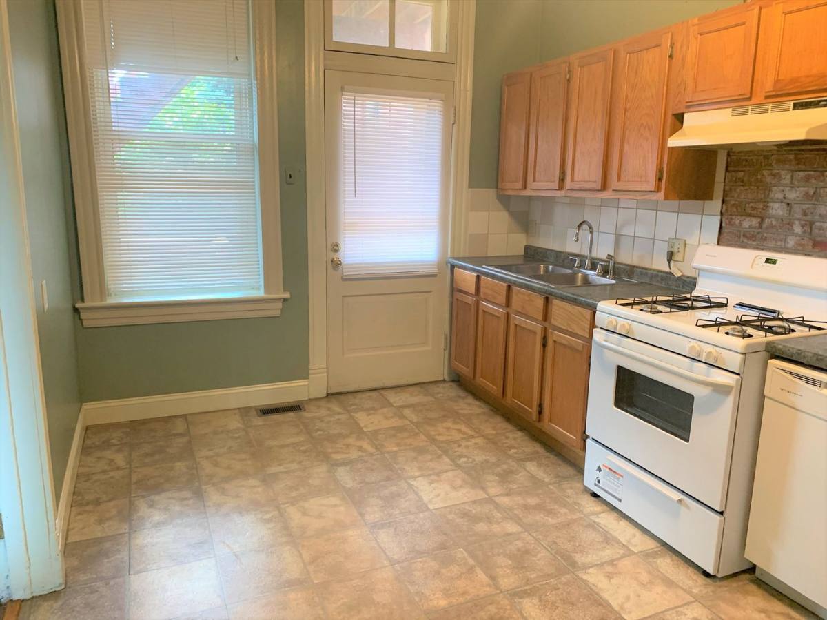 Apartment for rent at 1077 S Taylor Ave, Saint Louis, MO 63110