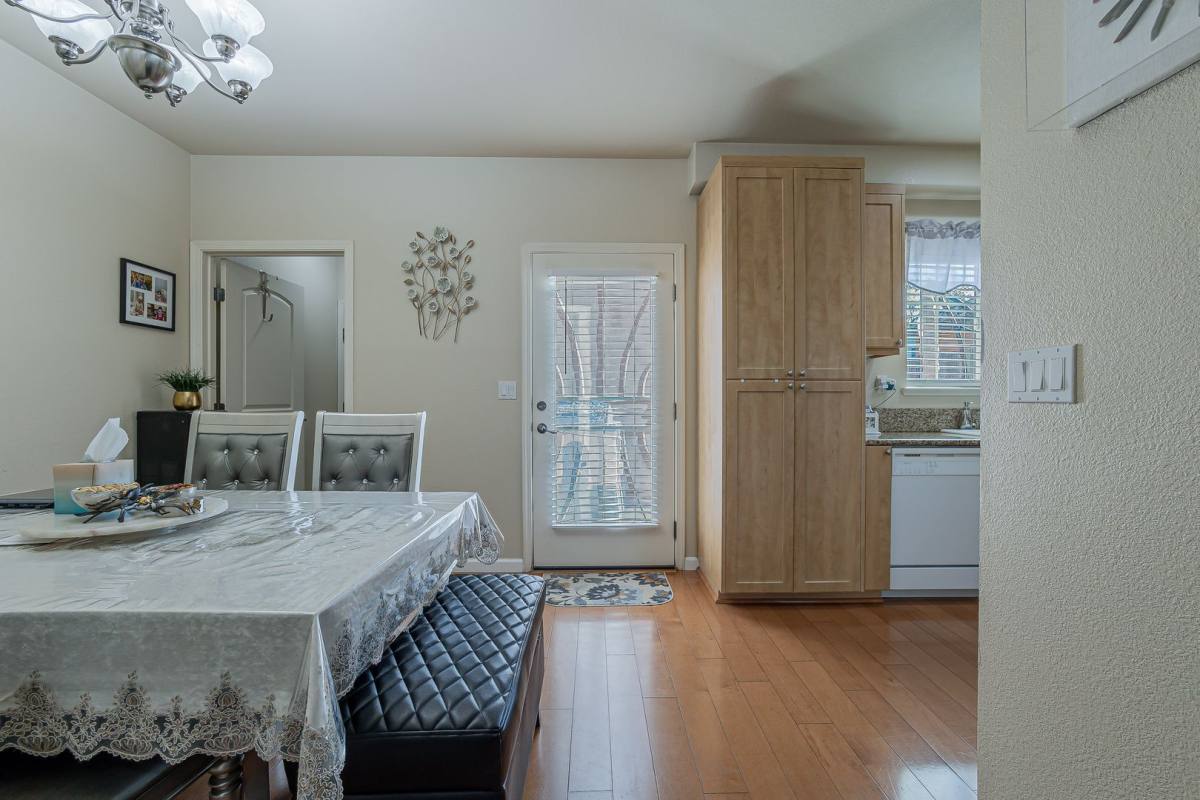 Townhouse for rent at 10136 Ellenwood Ave, Sacramento, CA 95827