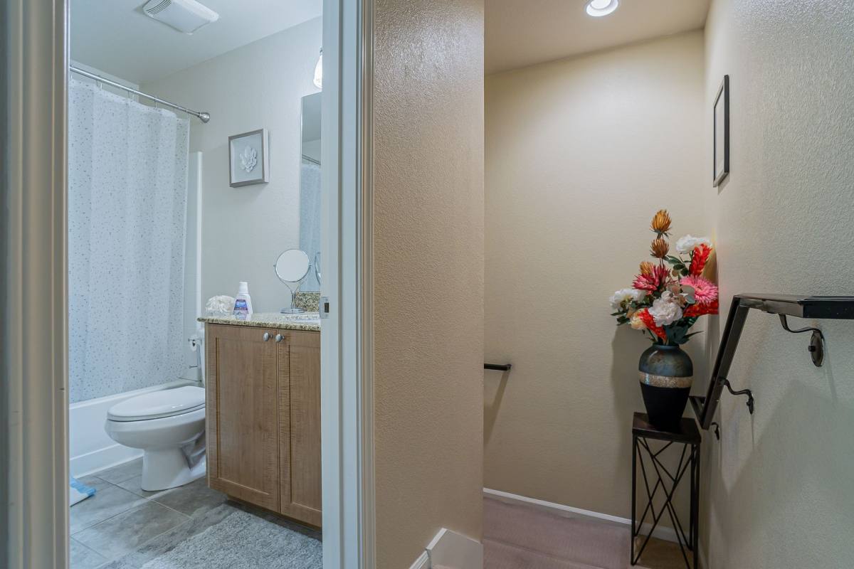 Townhouse for rent at 10136 Ellenwood Ave, Sacramento, CA 95827