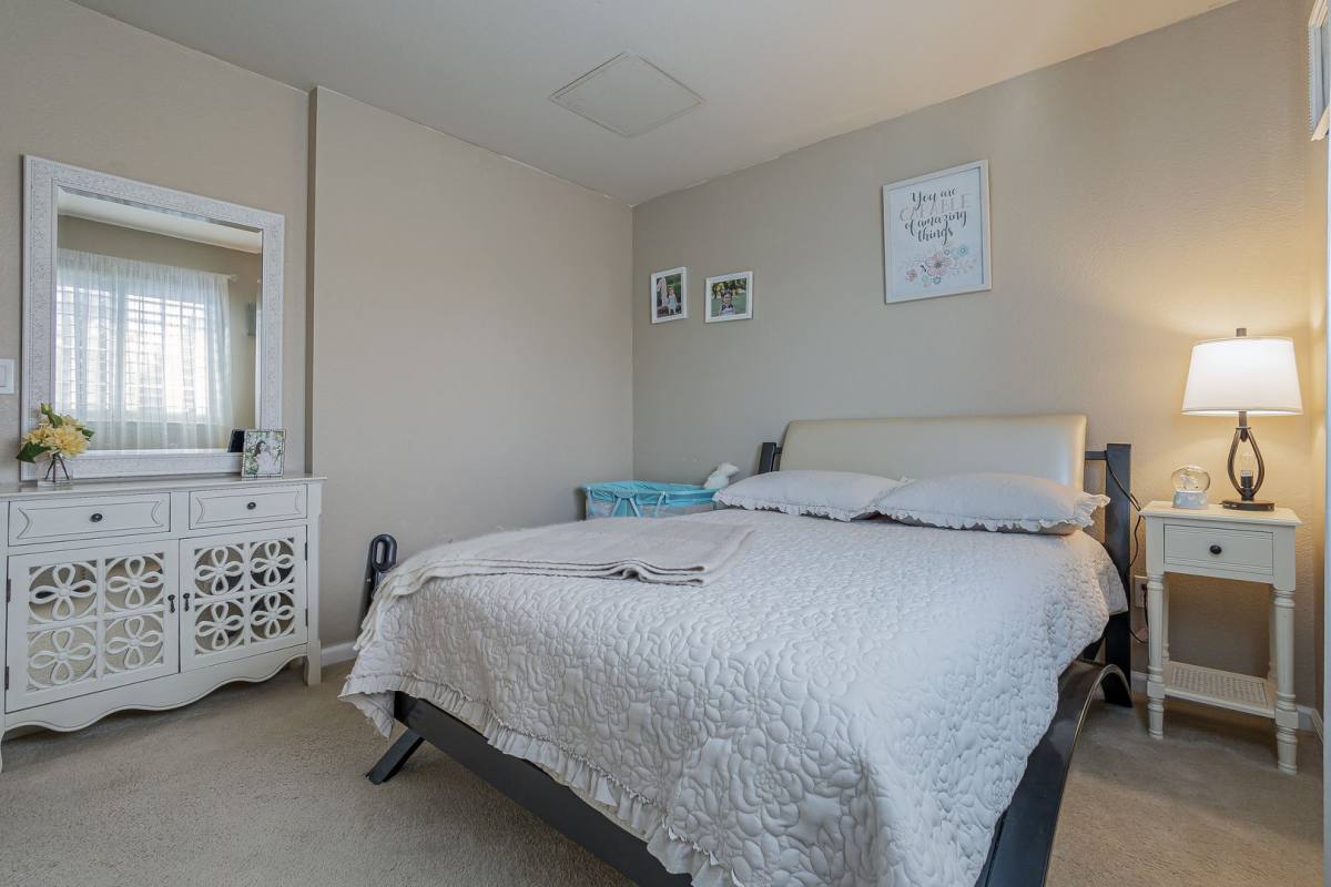 Townhouse for rent at 10136 Ellenwood Ave, Sacramento, CA 95827