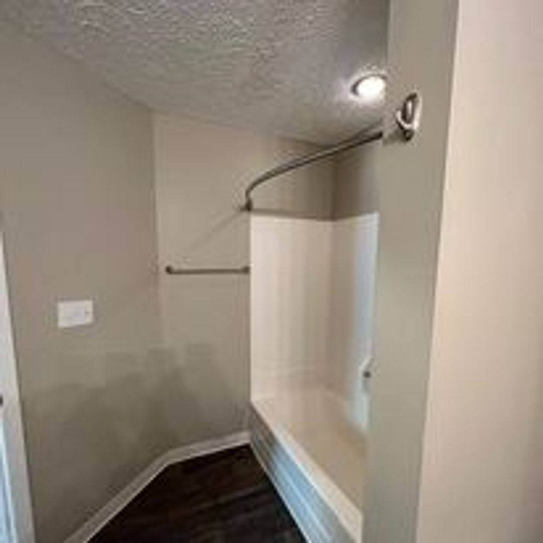 Apartment for rent at 1711 Lakeshore Dr #F, Anderson, IN 46012