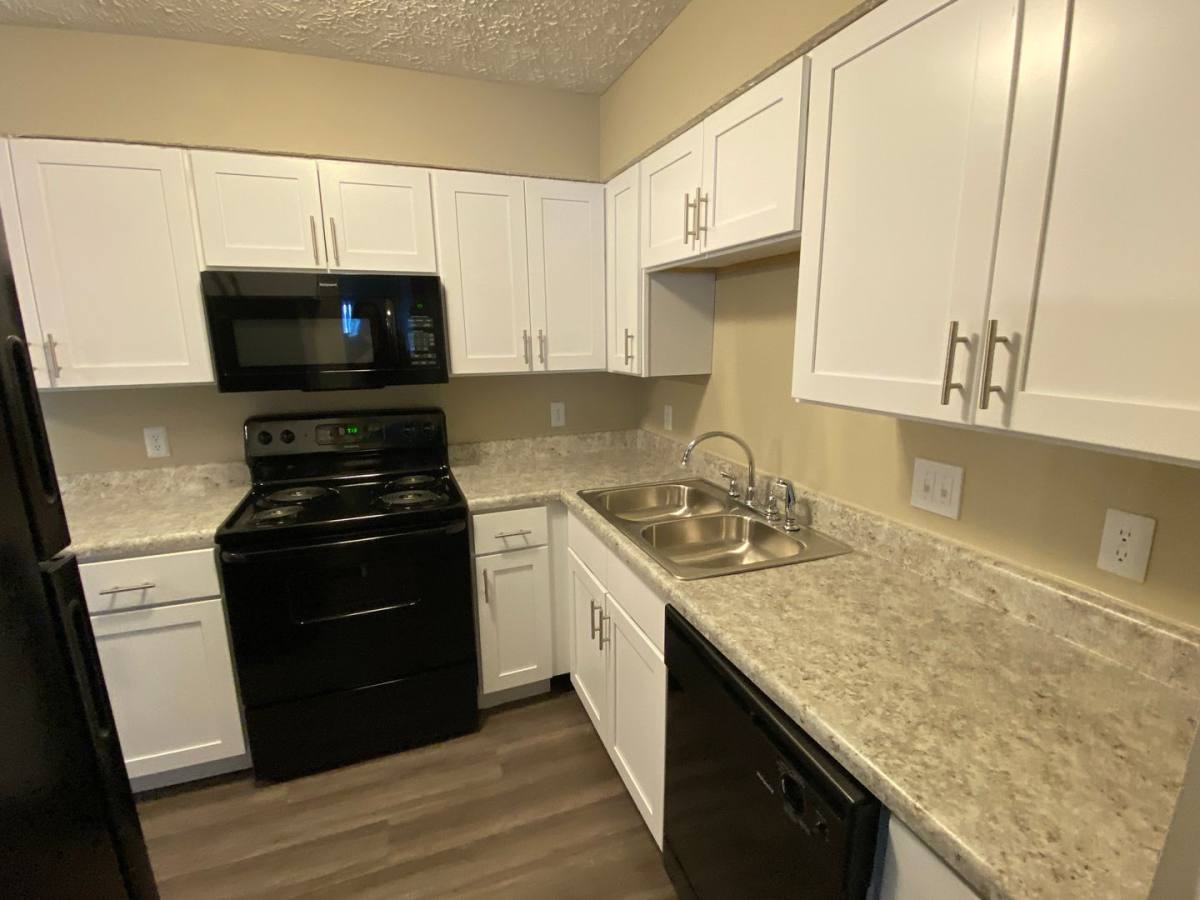 Apartment for rent at 1711 Lakeshore Dr #F, Anderson, IN 46012