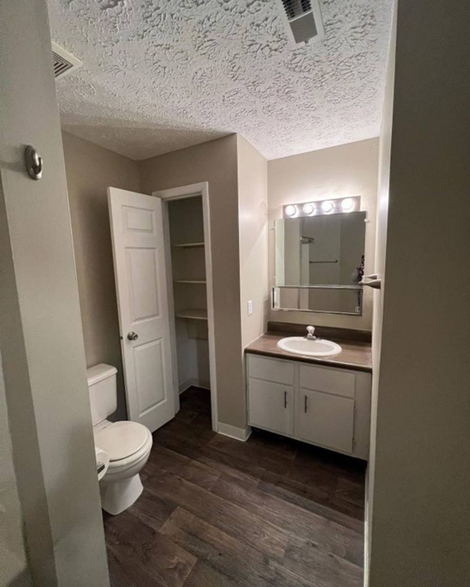 Apartment for rent at 1912 N Cross Lakes Circle #H, Anderson, IN 46012