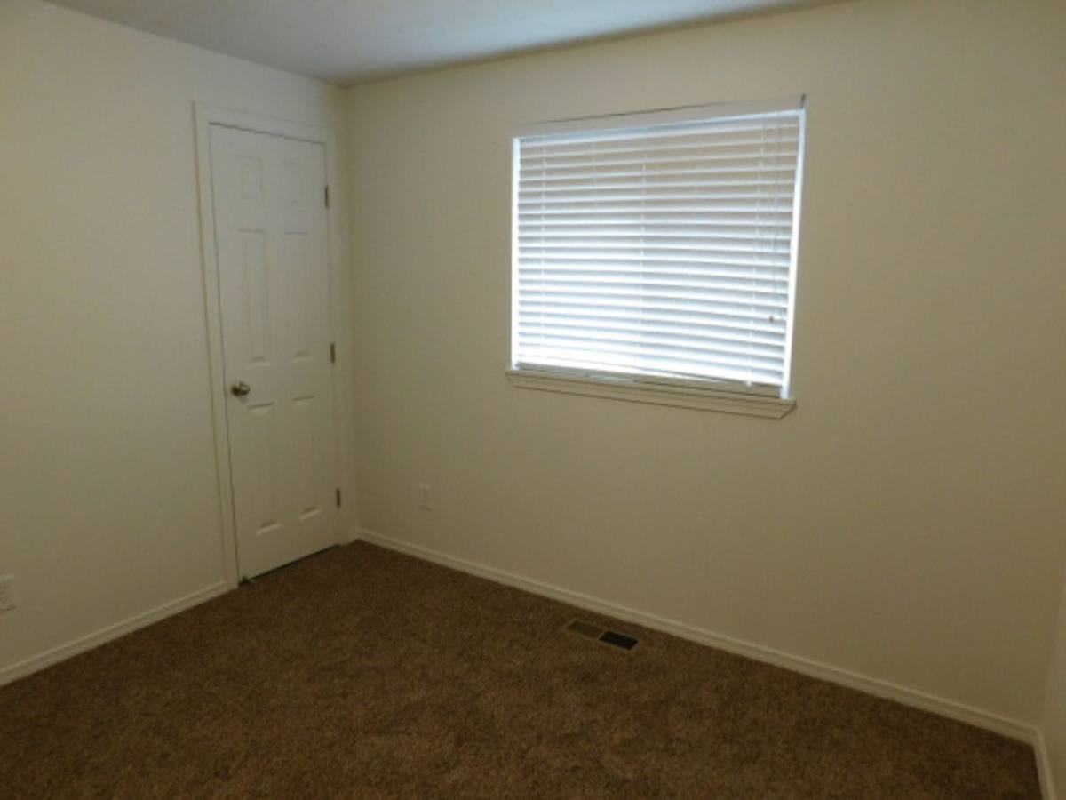 House for rent at 888 Creek Court NW, Salem, OR 97304
