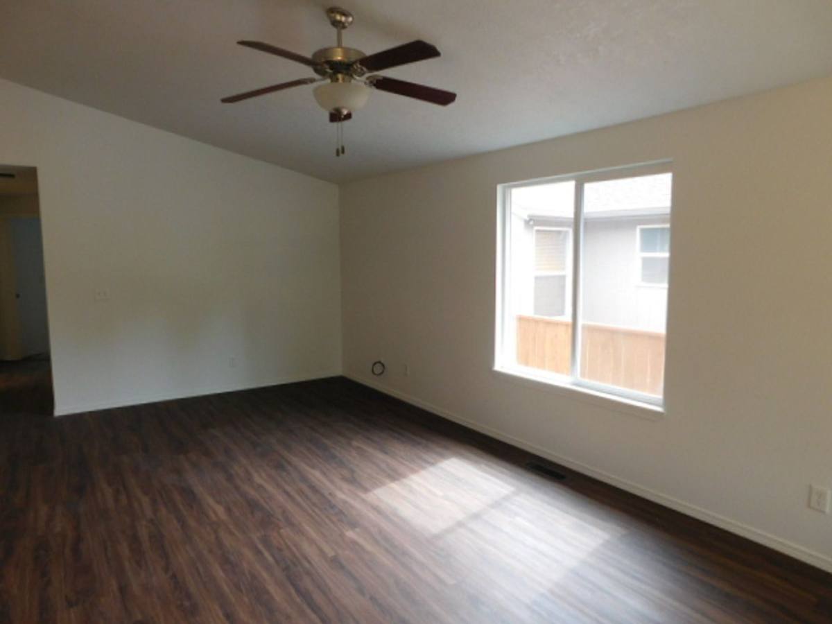 House for rent at 888 Creek Court NW, Salem, OR 97304
