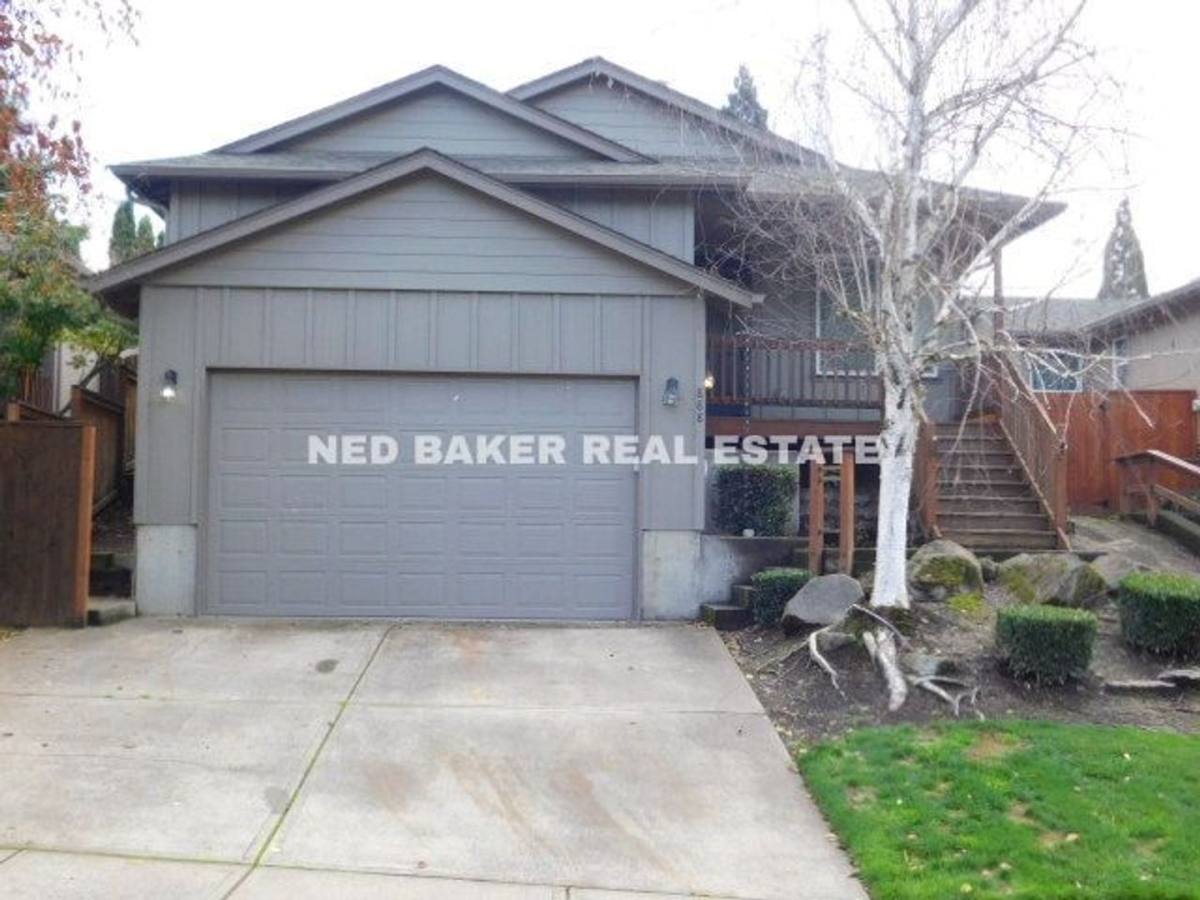 House for rent at 888 Creek Court NW, Salem, OR 97304