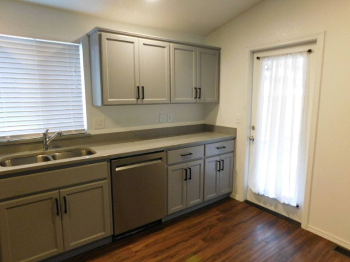 House for rent at 888 Creek Court NW, Salem, OR 97304