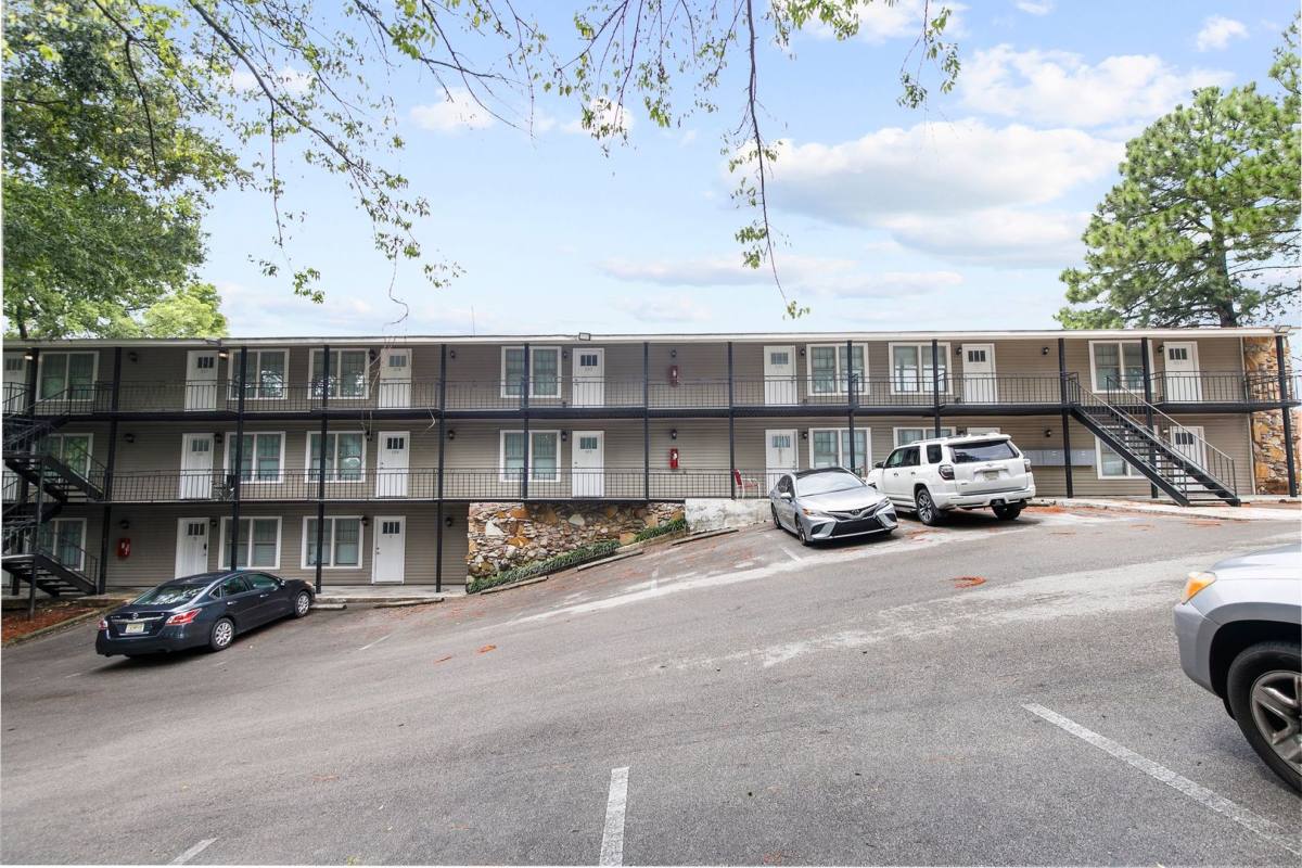 Apartment for rent at 1633 13th Ave S, Birmingham, AL 35205