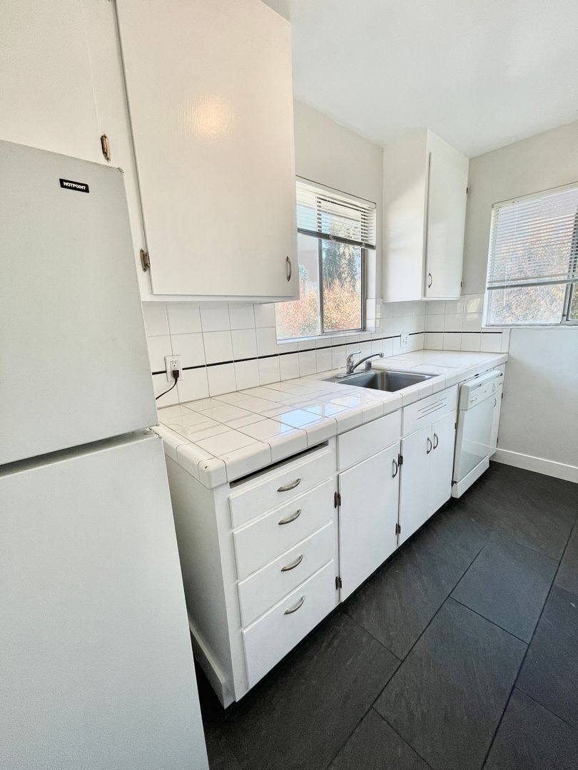 Apartment for rent at 466 N Fair Oaks Ave, Sunnyvale, CA 94086