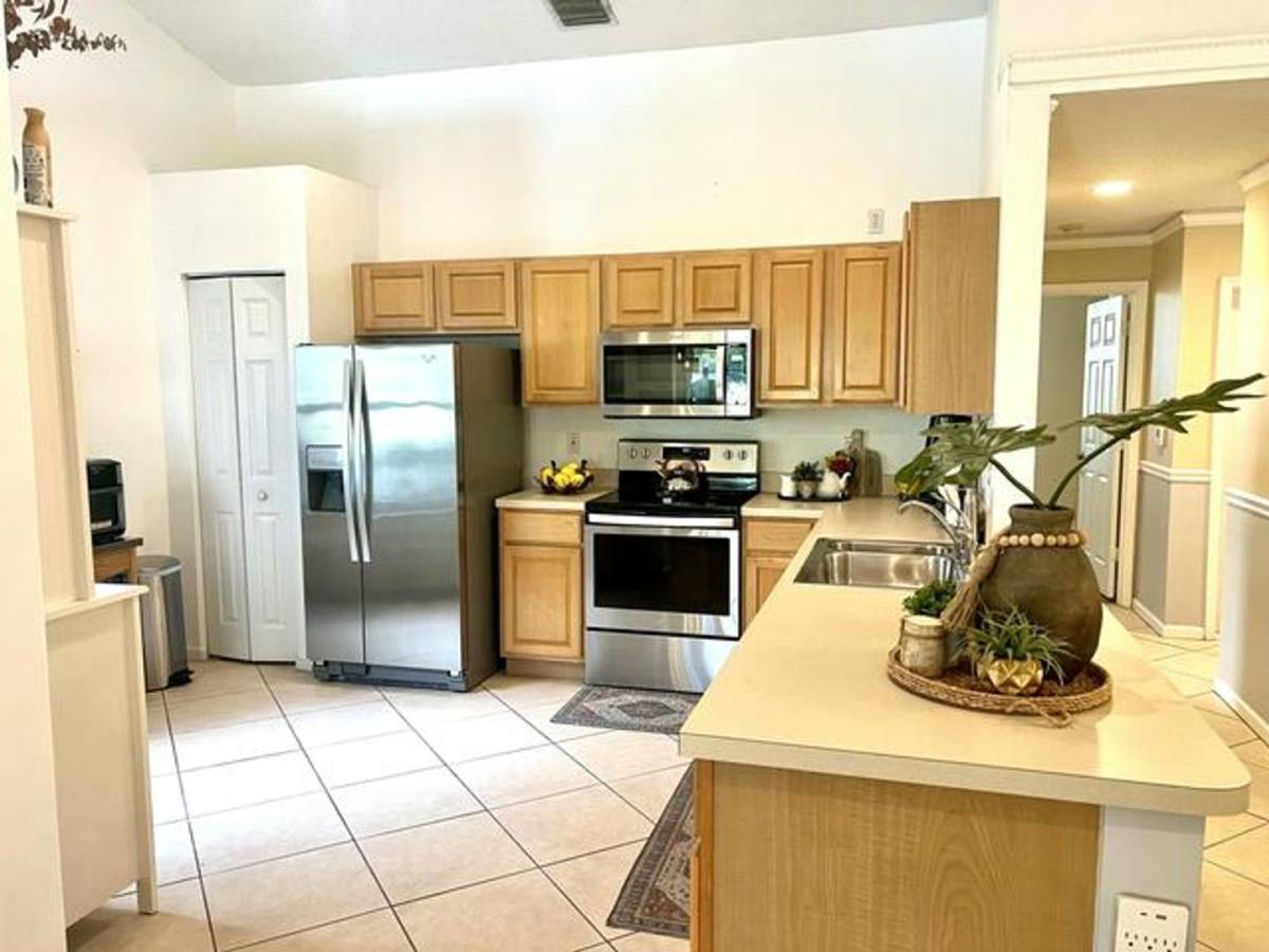 Townhouse for rent at 10614 Lake Shore Dr, Wellington, FL 33414