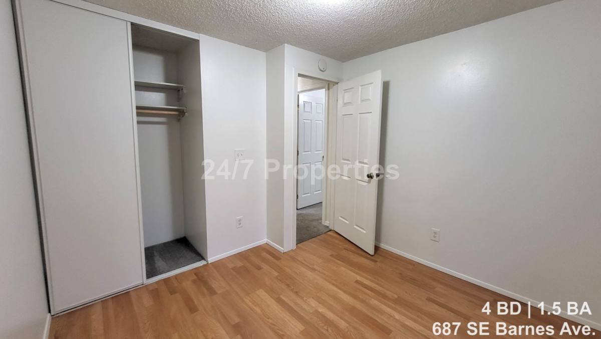 House for rent at 687 SE Barnes Ave, Gresham, OR 97080