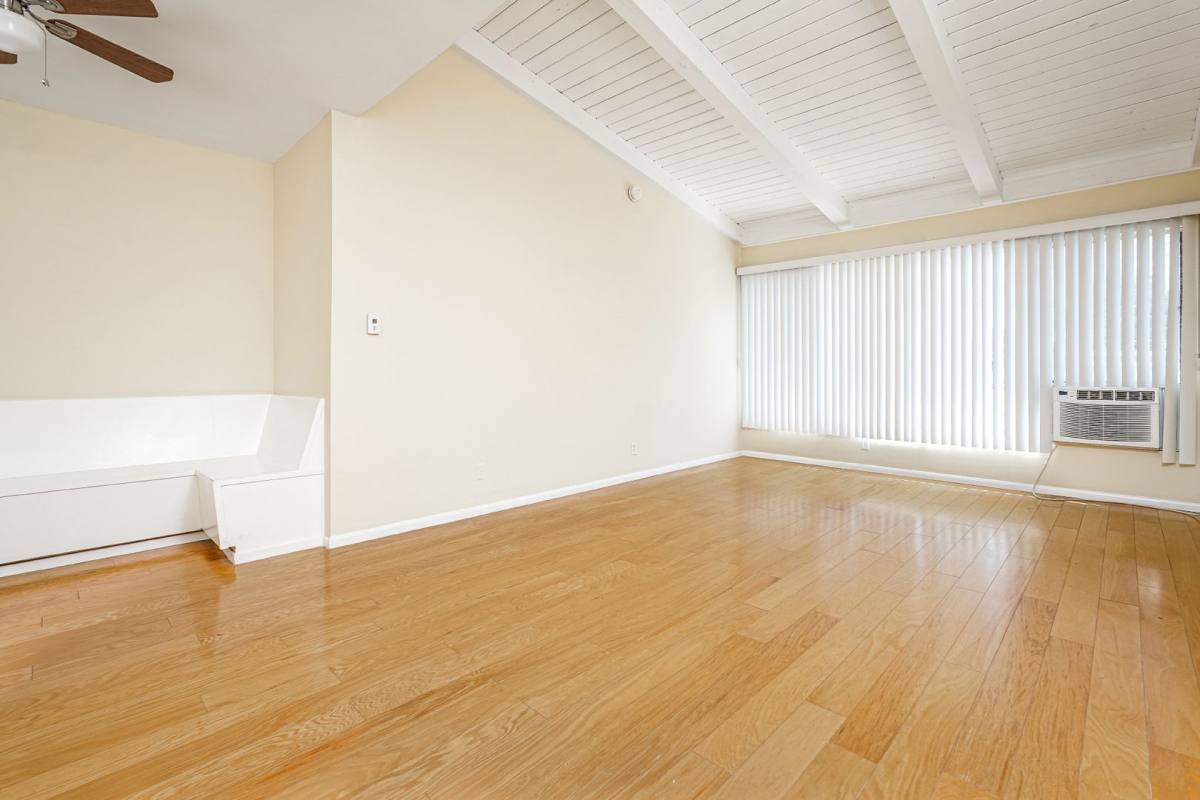 Apartment for rent at 4402 Los Feliz Blvd, Los Angeles, CA 90027