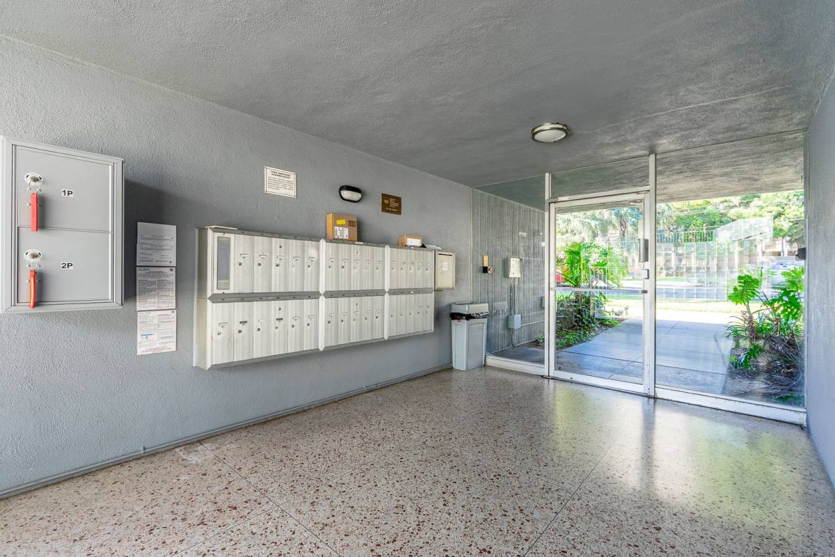 Apartment for rent at 4402 Los Feliz Blvd, Los Angeles, CA 90027