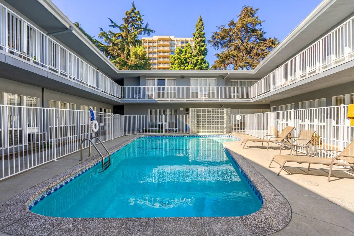 Apartment for rent at 4402 Los Feliz Blvd, Los Angeles, CA 90027
