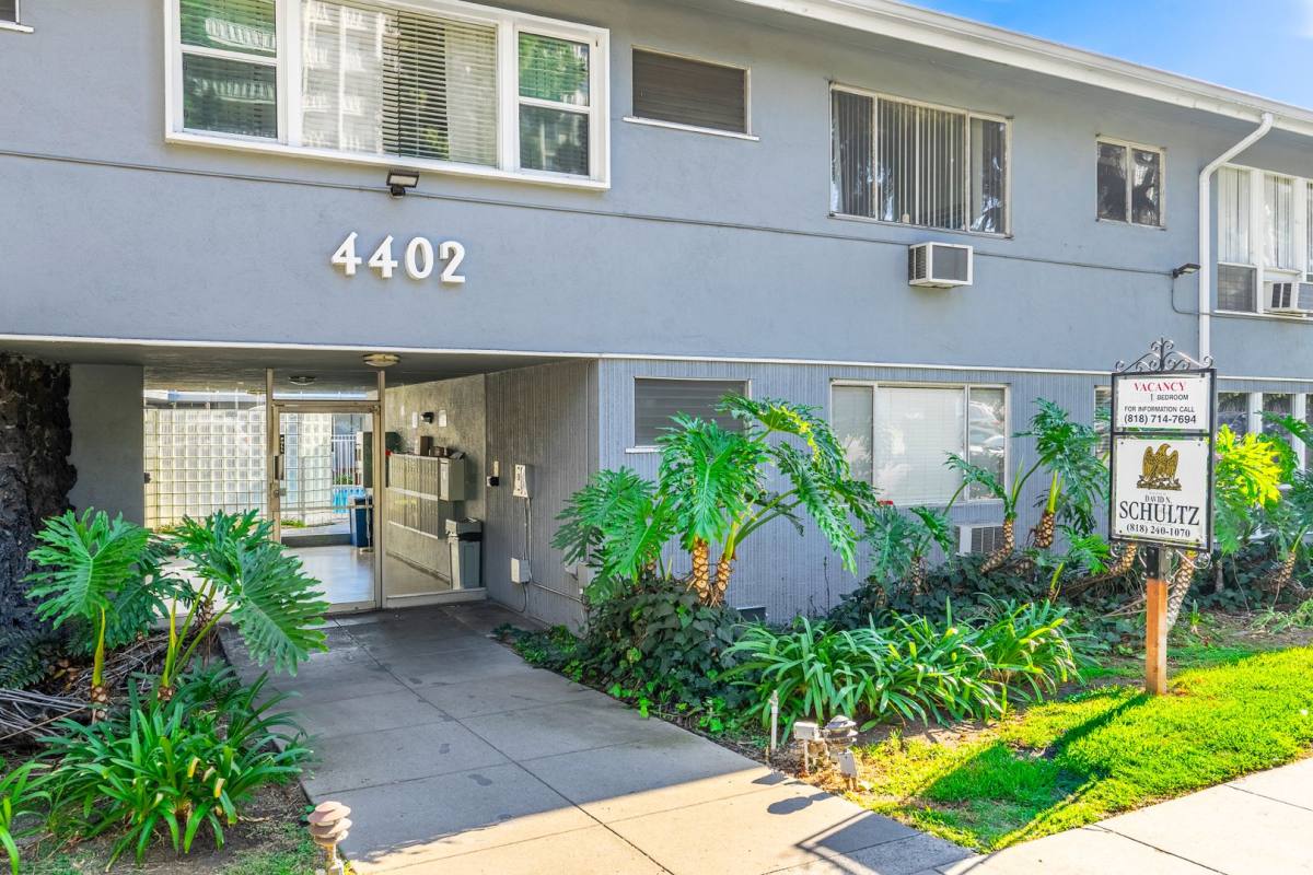 Apartment for rent at 4402 Los Feliz Blvd, Los Angeles, CA 90027