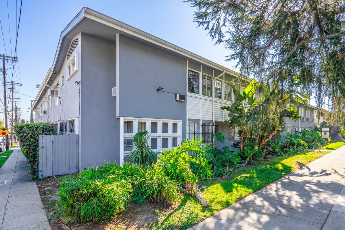 Apartment for rent at 4402 Los Feliz Blvd, Los Angeles, CA 90027