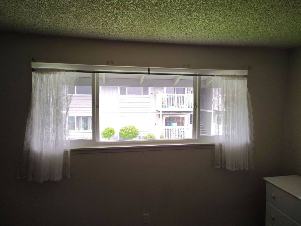 Townhouse for rent at 885 NE Sunset Ave, Roseburg, OR 97470