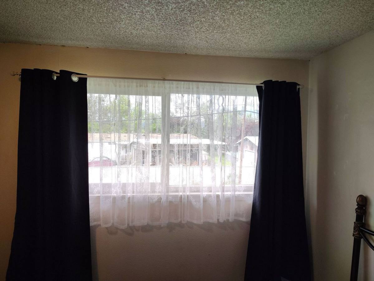 Townhouse for rent at 885 NE Sunset Ave, Roseburg, OR 97470