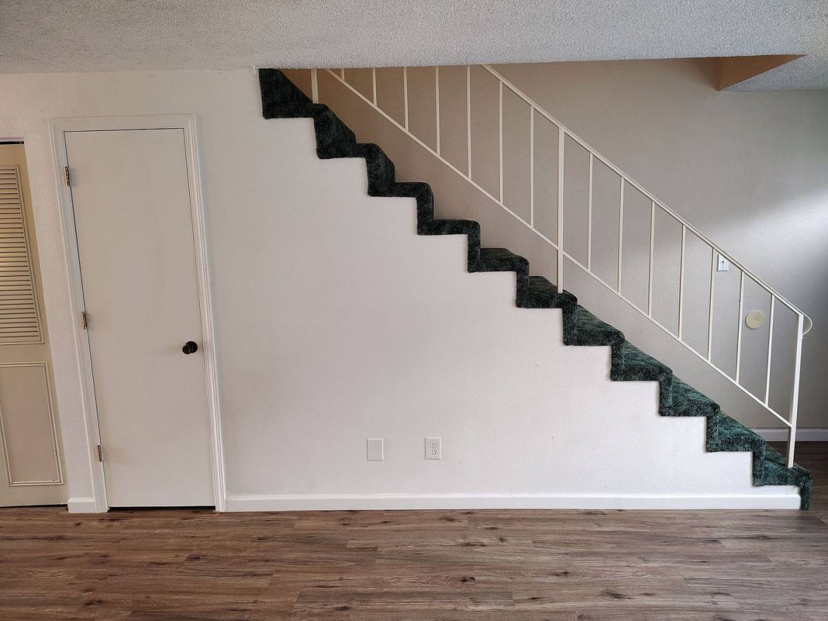 Townhouse for rent at 885 NE Sunset Ave, Roseburg, OR 97470