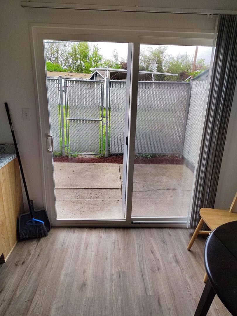 Townhouse for rent at 885 NE Sunset Ave, Roseburg, OR 97470