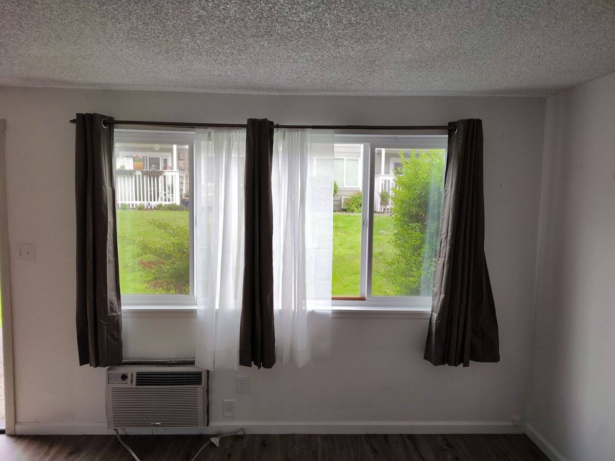 Townhouse for rent at 885 NE Sunset Ave, Roseburg, OR 97470