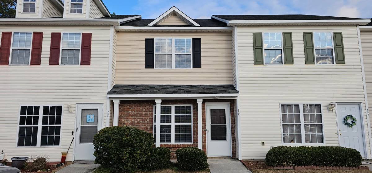 Townhouse for rent at 204 Fairwood Court, Jacksonville, NC 28546