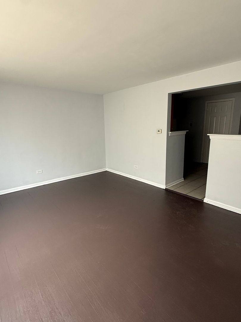 Apartment for rent at 8956 S Escanaba Ave, Chicago, IL 60617