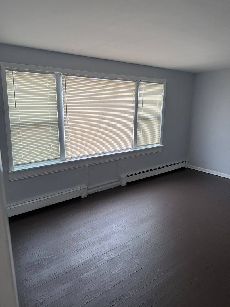 Apartment for rent at 8956 S Escanaba Ave, Chicago, IL 60617