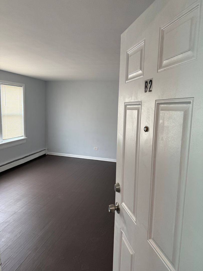 Apartment for rent at 8956 S Escanaba Ave, Chicago, IL 60617