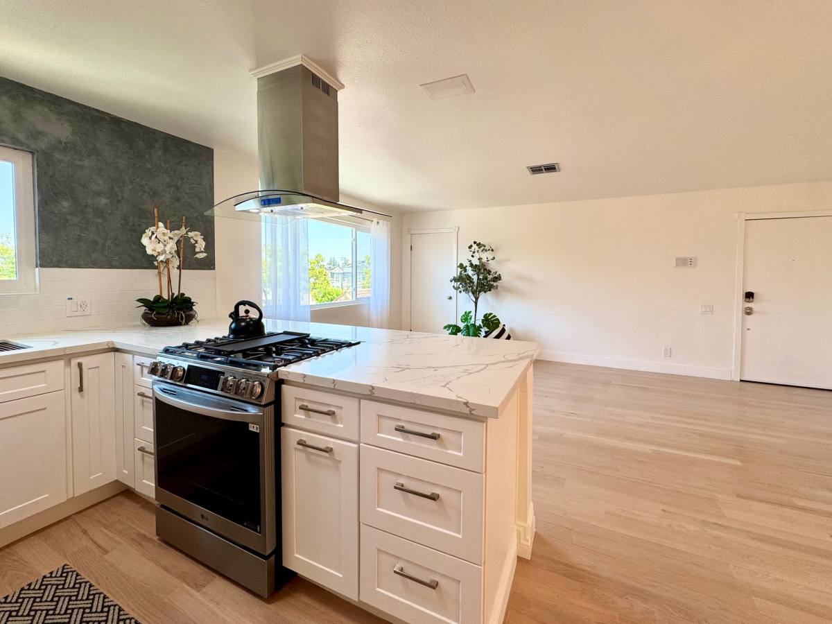 Apartment for rent at 604 E Orange Grove Ave, Burbank, CA 91501