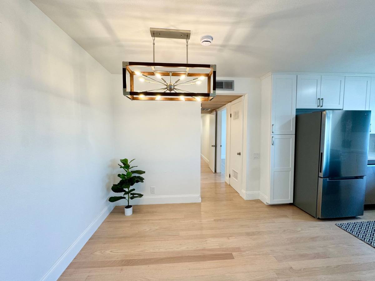 Apartment for rent at 604 E Orange Grove Ave, Burbank, CA 91501