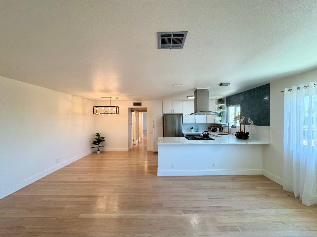 Apartment for rent at 604 E Orange Grove Ave, Burbank, CA 91501
