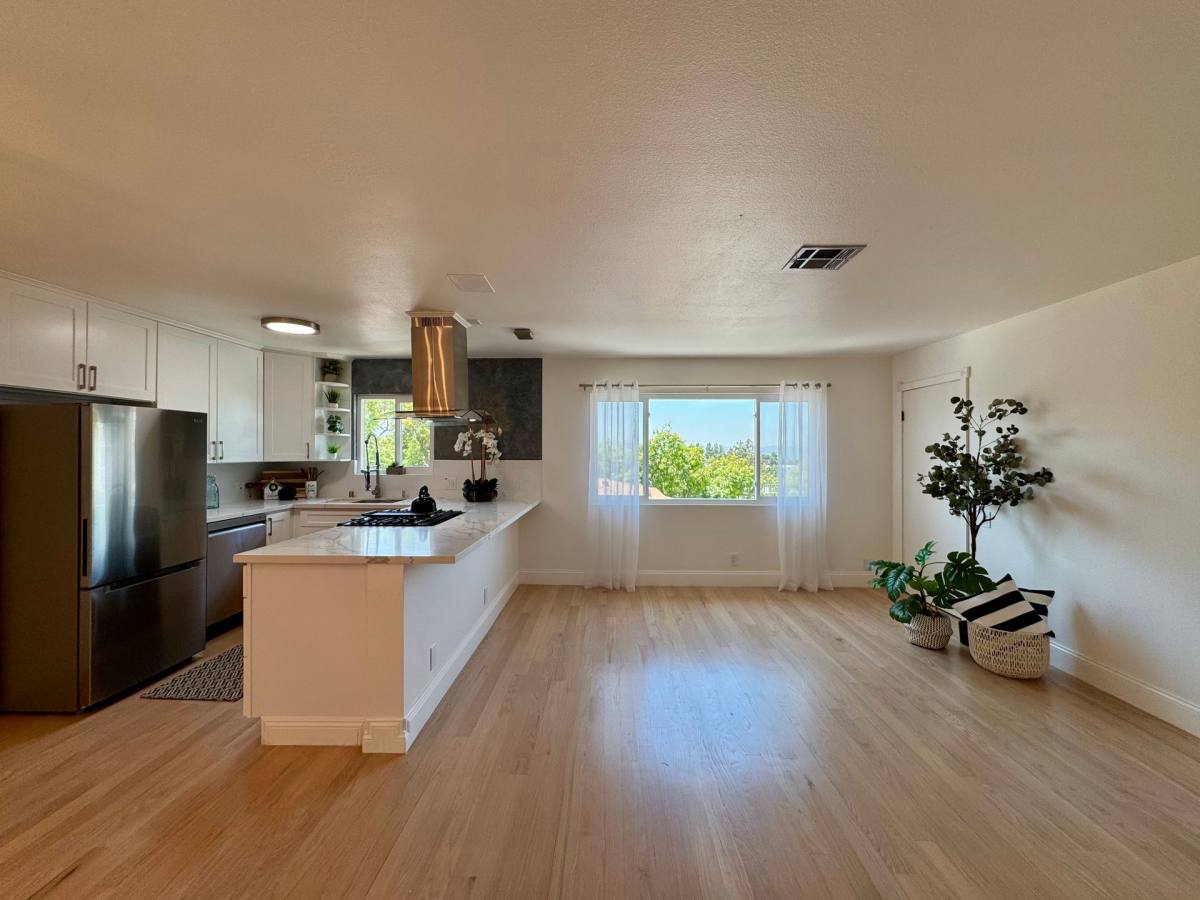Apartment for rent at 604 E Orange Grove Ave, Burbank, CA 91501