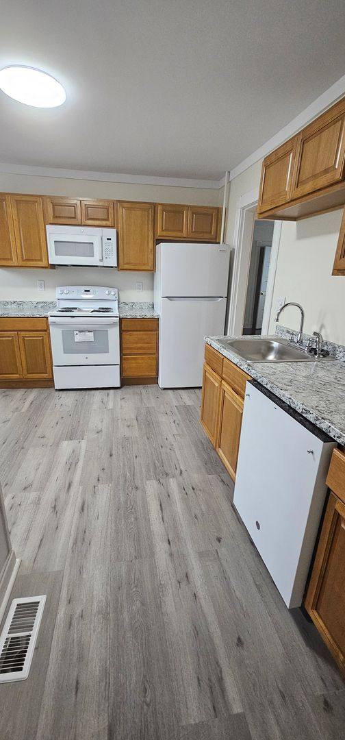 Apartment for rent at 11-15 Fairmount St, Springfield, MA 01108
