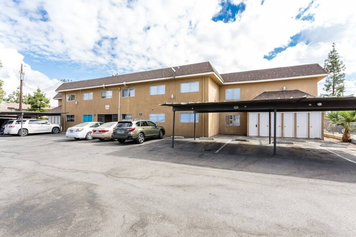 Apartment for rent at 3143 S H St, Bakersfield, CA 93304